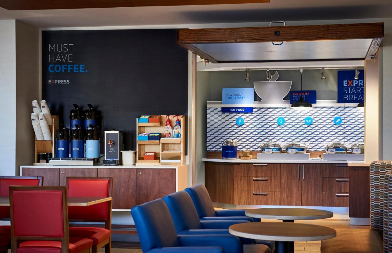 Holiday Inn Express & Suites - Yorkville By Ihg Exterior foto