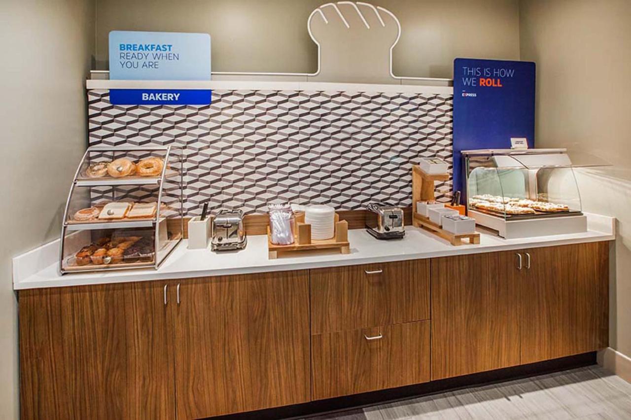 Holiday Inn Express & Suites - Yorkville By Ihg Exterior foto